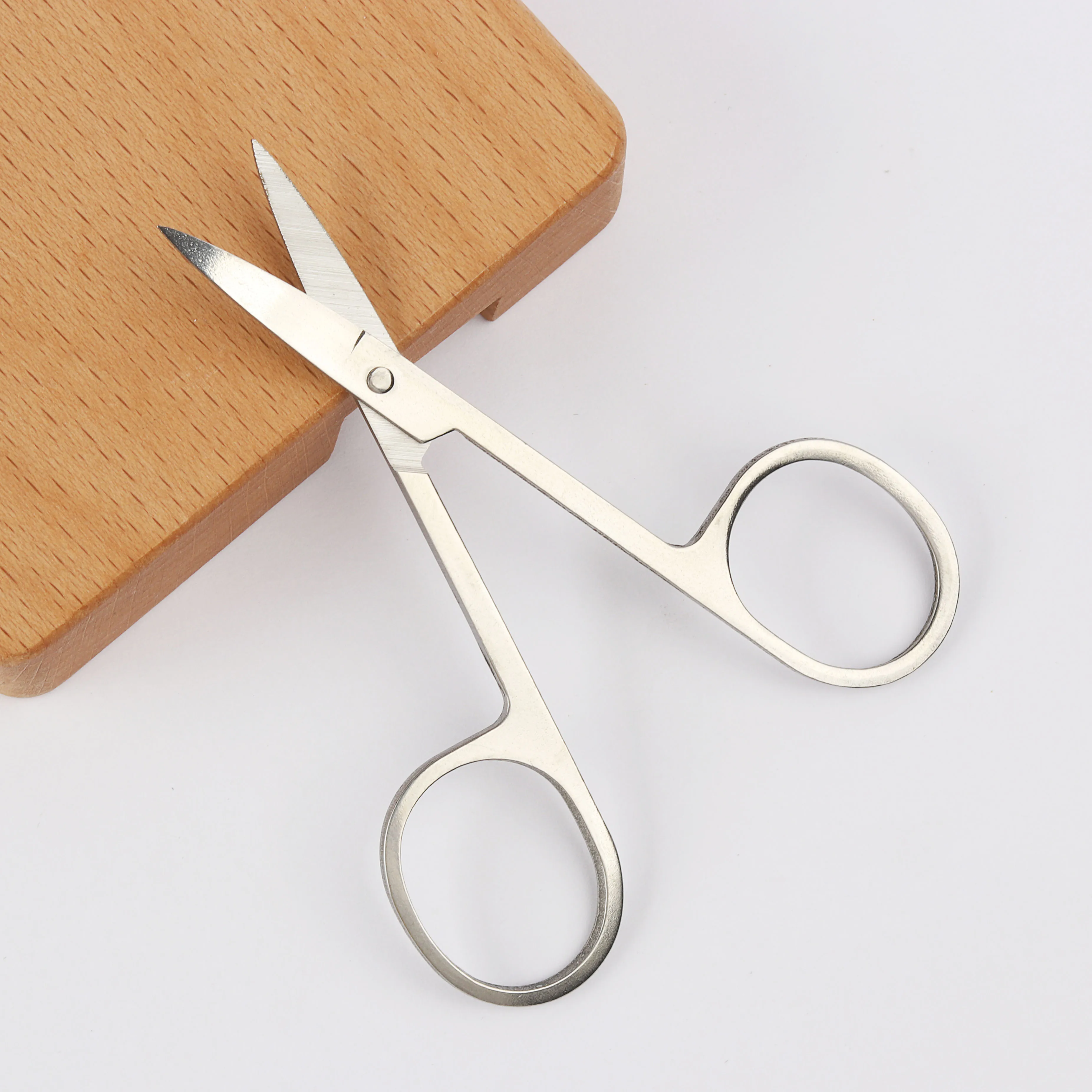 Wholesale Eyebrow Scissors Cosmetic Nose Hair Trimming Customized Color Professional Curved Stainless Steel Beauty Manicure Tool