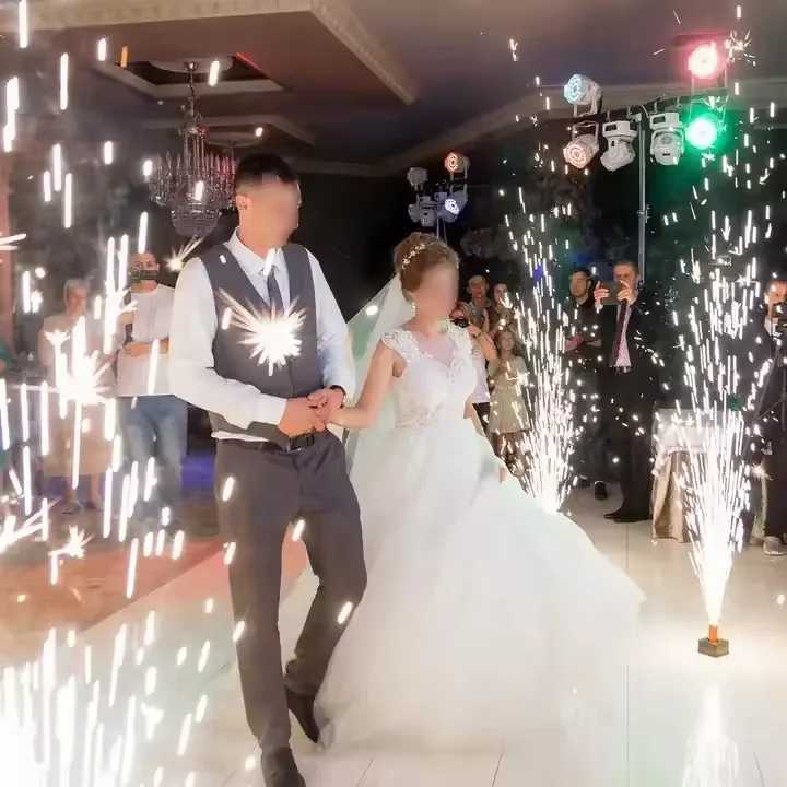 China Factory Supplied Cold Pyro Remote Control Fire Ignition Pyrotechnics Fireworks Firing System of 12 Receivers Rechargeable