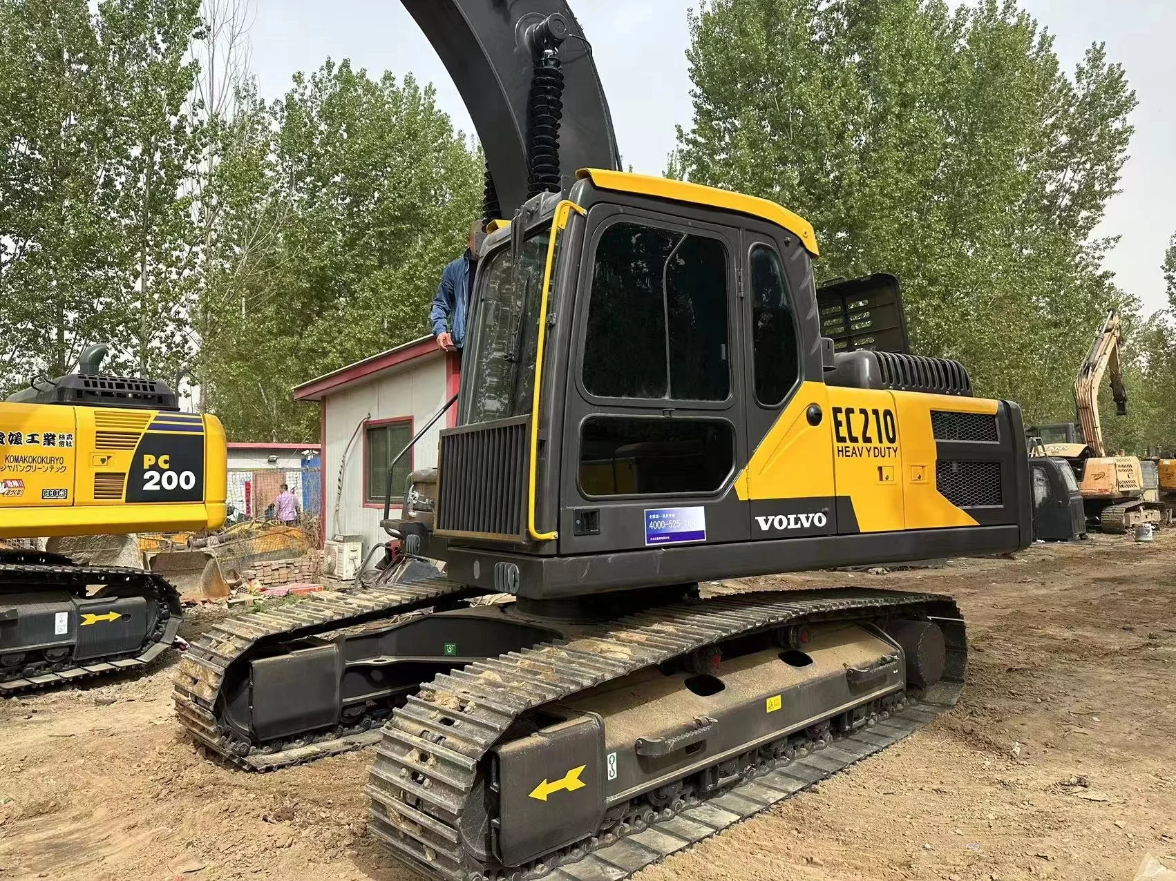 Prices of  used excavator Volvo 210 21 ton second hand hydraulic crawler excavator Volvo 210 in shanghai china