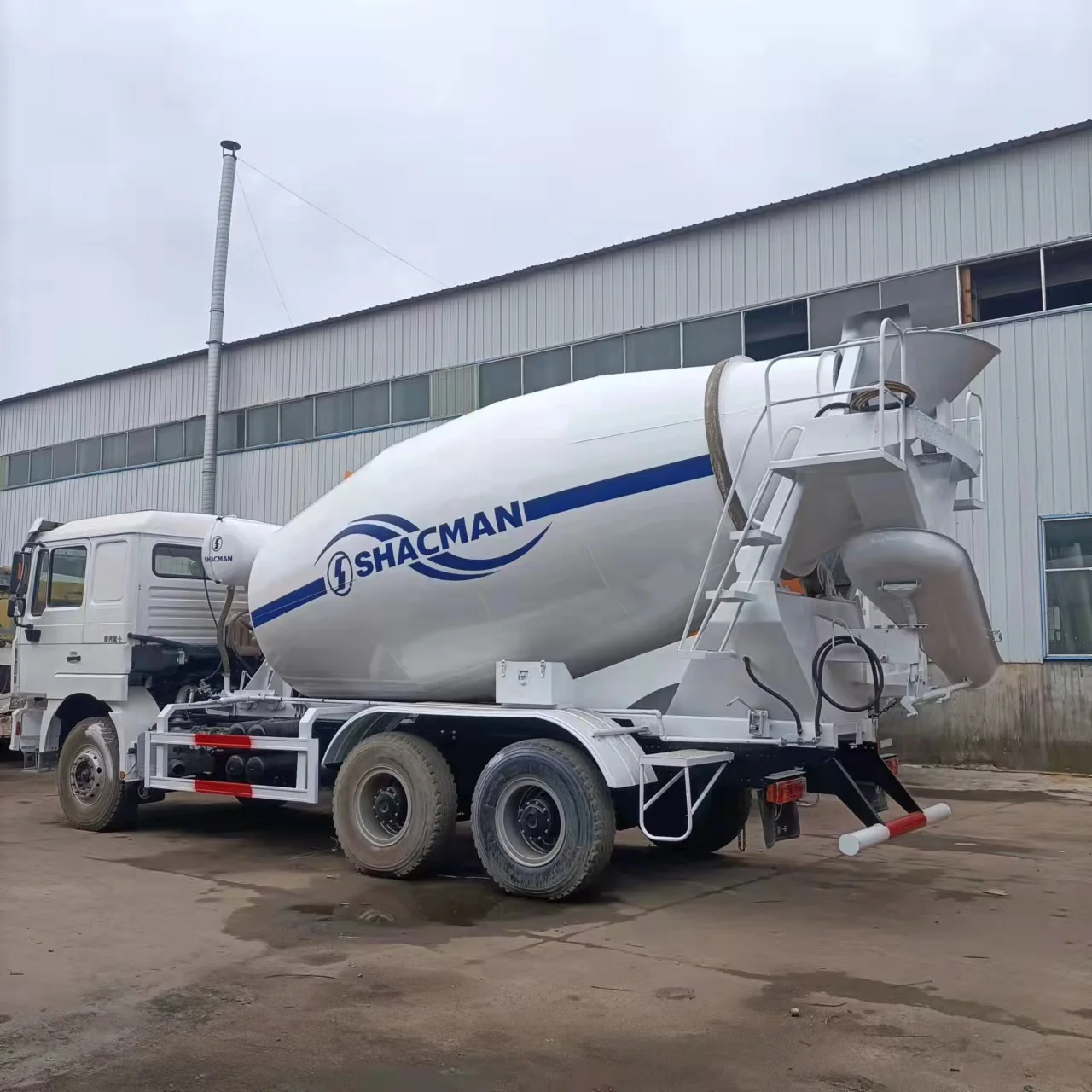 10 cubic meters and 12 cubic meters concrete mixing tank trucks