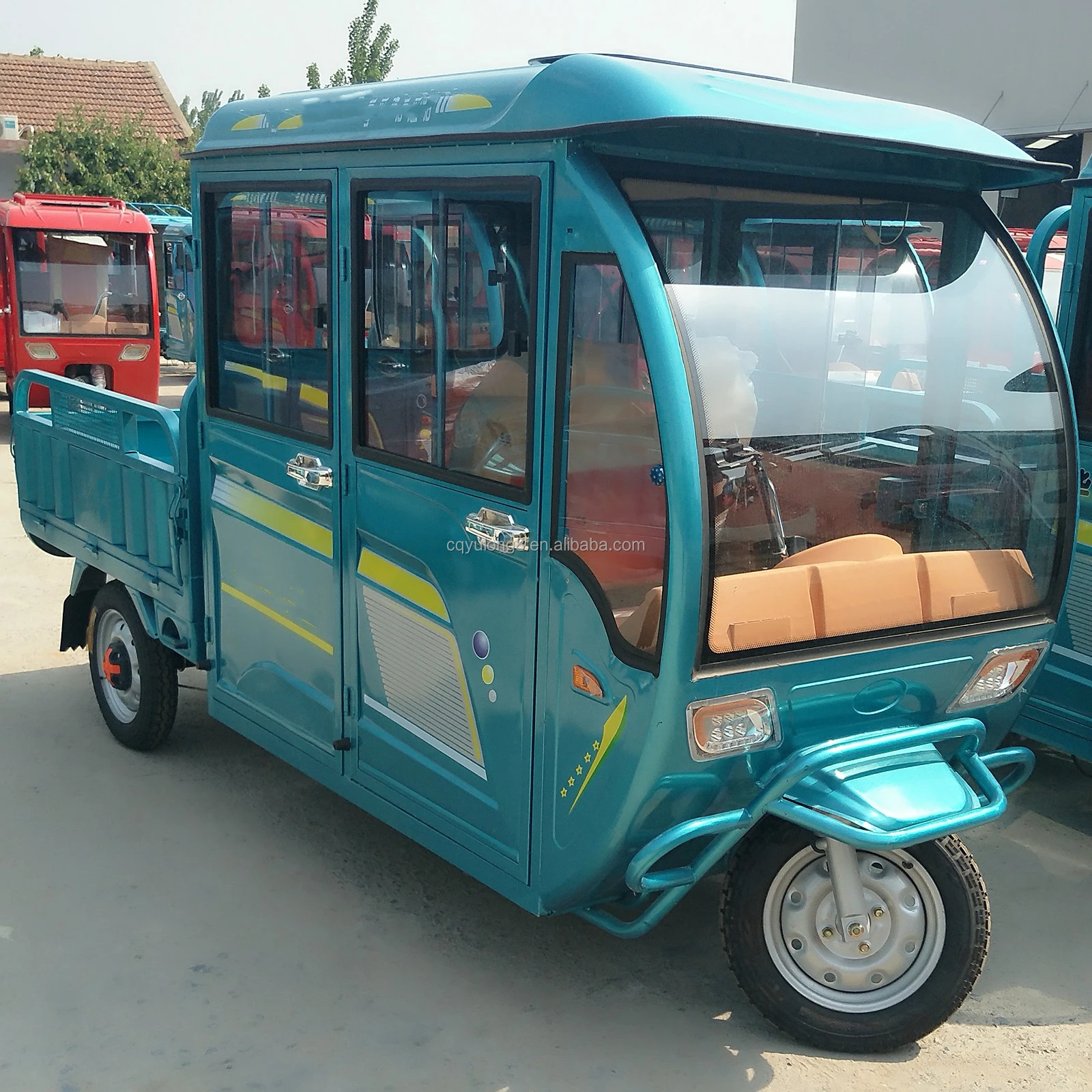 Household cargo loading electric tricycle and electric belt shed small battery enclosed climbing steering wheel