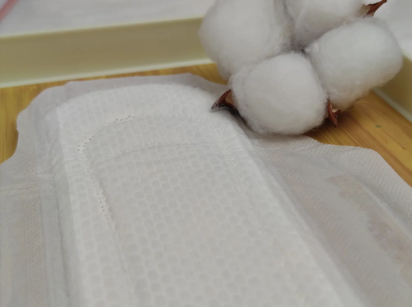 OEM Natural Soft Organic Cotton Menstrual Biodegradable Women Pads Economic Super Absorbency Sanitary Towels Supplier In China