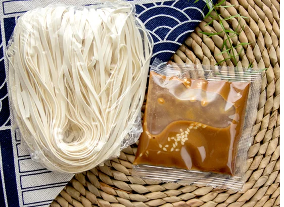 Упаковочная машина для производства шампуня образцов саше упаковочная