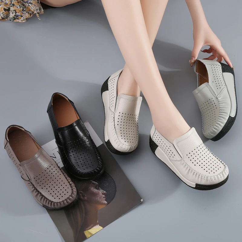 2022 New Perforated Loafers Ladies Casual Single Shoes Peas Shoes Soft Sole Large Size Customizable Platform Shoes