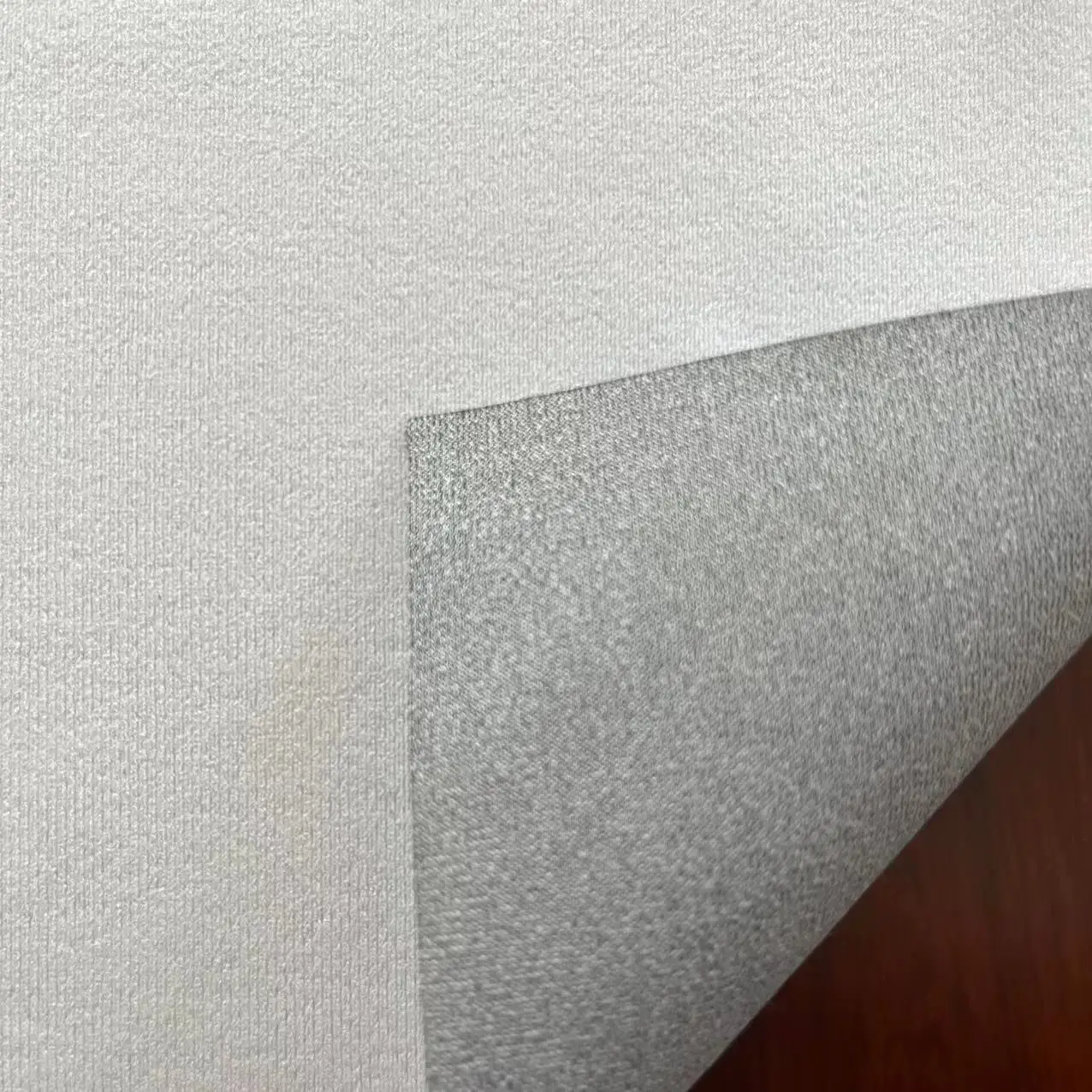 The white front and grey back side enclose a black barrier layer with its stretch factor suitable for Display Frame Systems