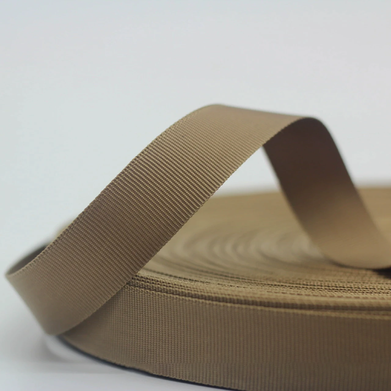 Hot selling 25mm polyester webbing plain webbing colored nylon webbing for bags and suitcases