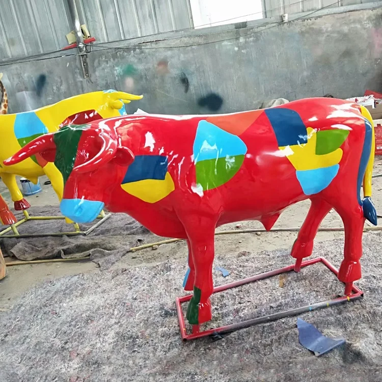 Fiberglass Cow Sculpture Outdoor Decoration Life Size Bull Statue Customs Decoration Statue Any Size for Sale