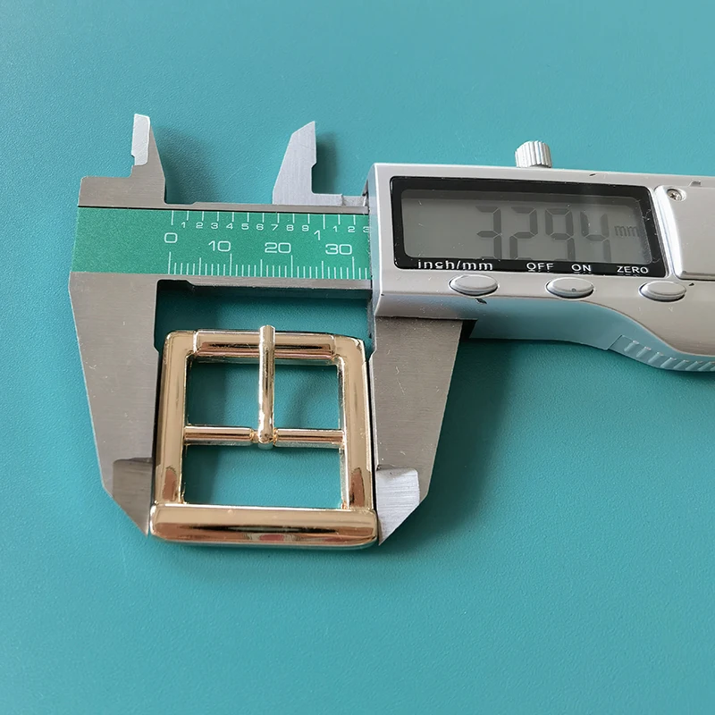 Factory Wholesale Custom logo fashion Western belt buckles retro metal pin buckle belt for bags women