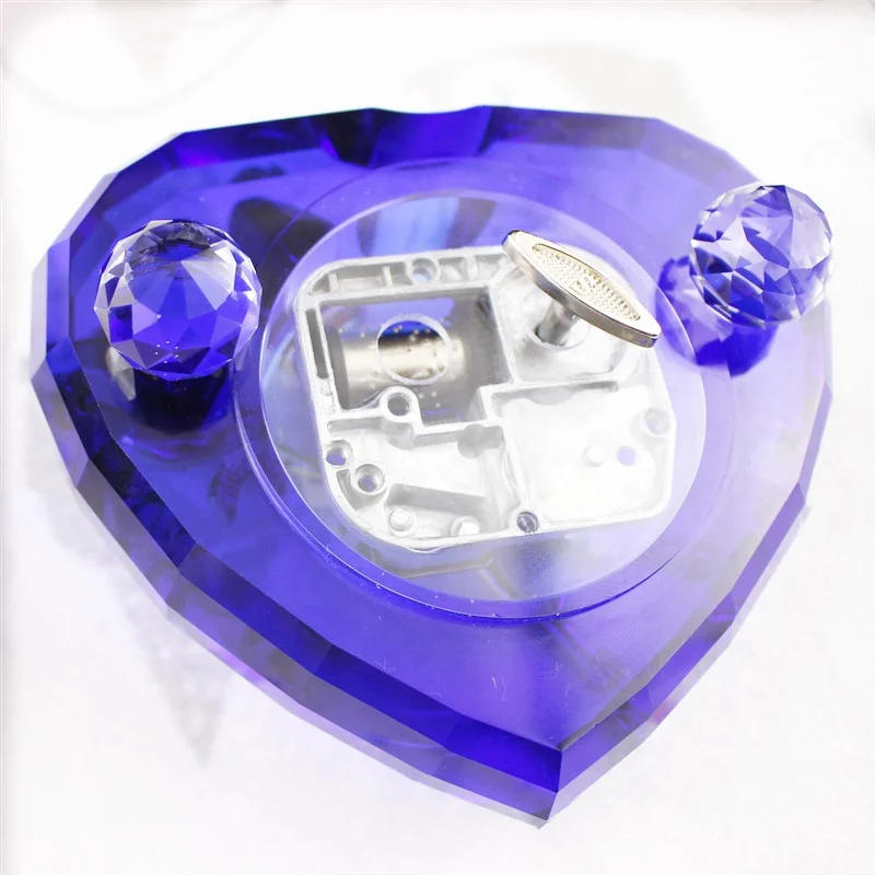 Novelty Gifts Manufacturer Wedding Crystal Heart Music Box with Roses Exquisite Crystal Music Boxes for Birthday/Christmas Gifts