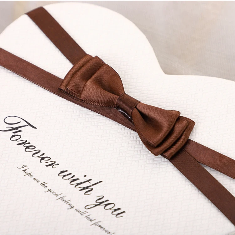 new design heart box chocolate red stain paper  food  grade chocolate box with trays