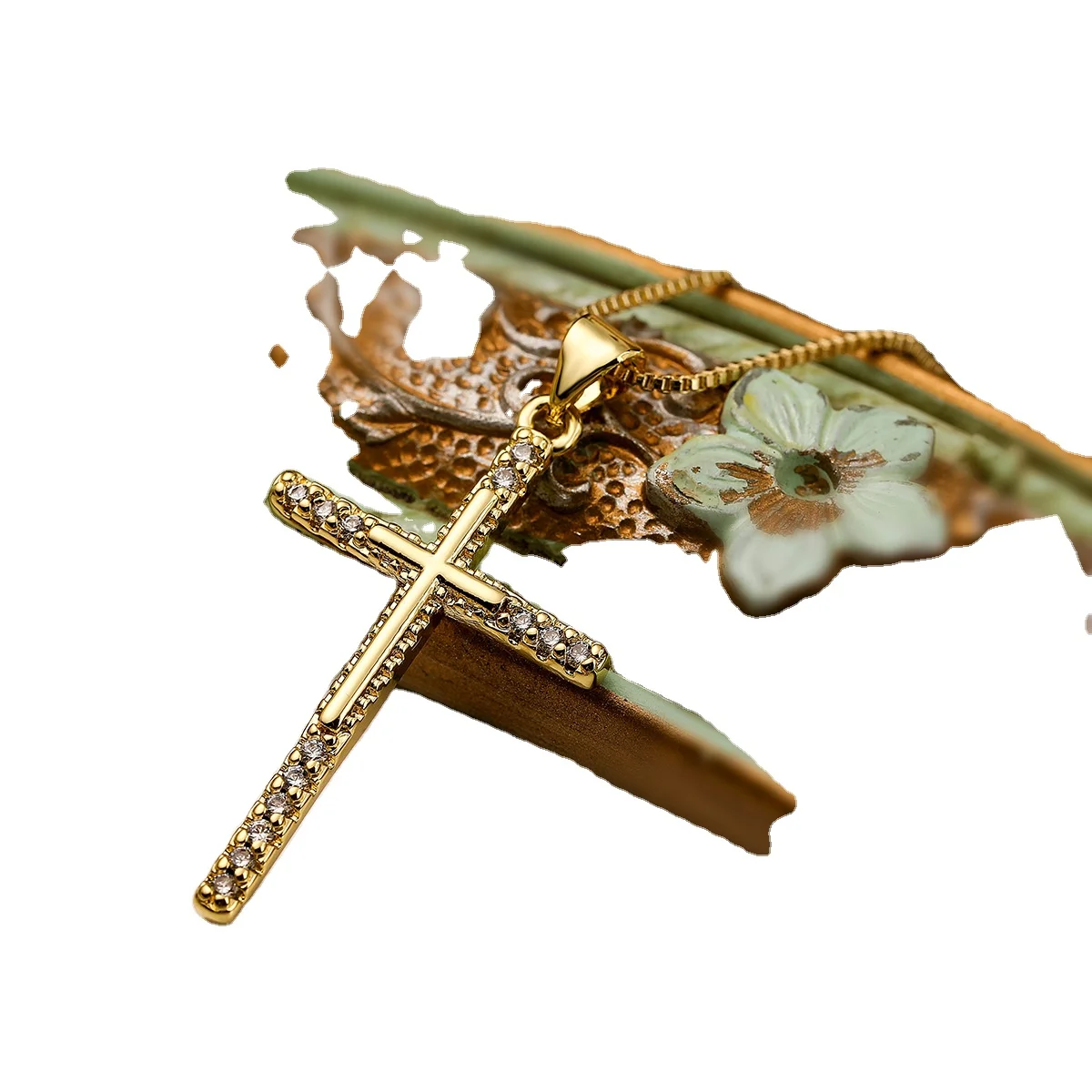 European and American simple copper plated 18K gold zircon cross pendant necklace