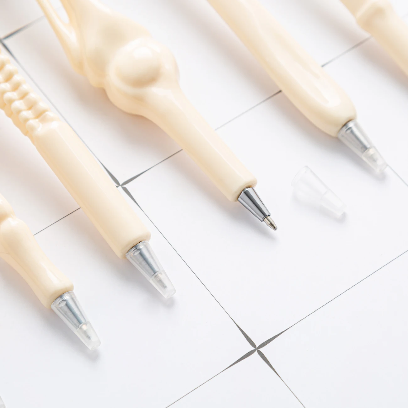 Novelty plastic creative design bone shape ballpoint bone pen promotional for Hospital medical writing