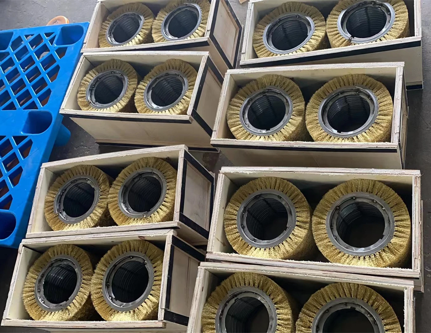 Custom Assemble Polishing Brass Wire Double Stainless Steel Belt Spiral Roller Brush with Shaft