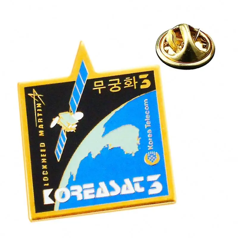 High Quality Modern Embossed Metal Badges Custom Printed Name Badges Alloy Pins Die Cut Engraved Style Fashion Model Carving