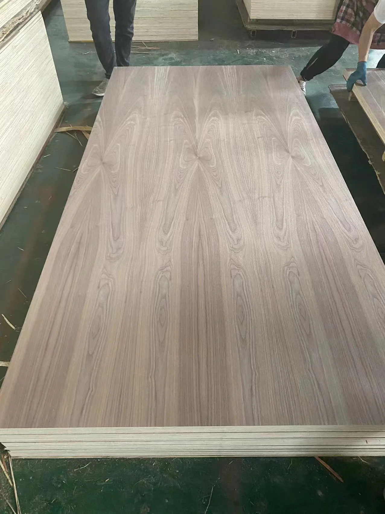 18mm Fancy Black Walnut Veneer Plywood With Furniture Grade