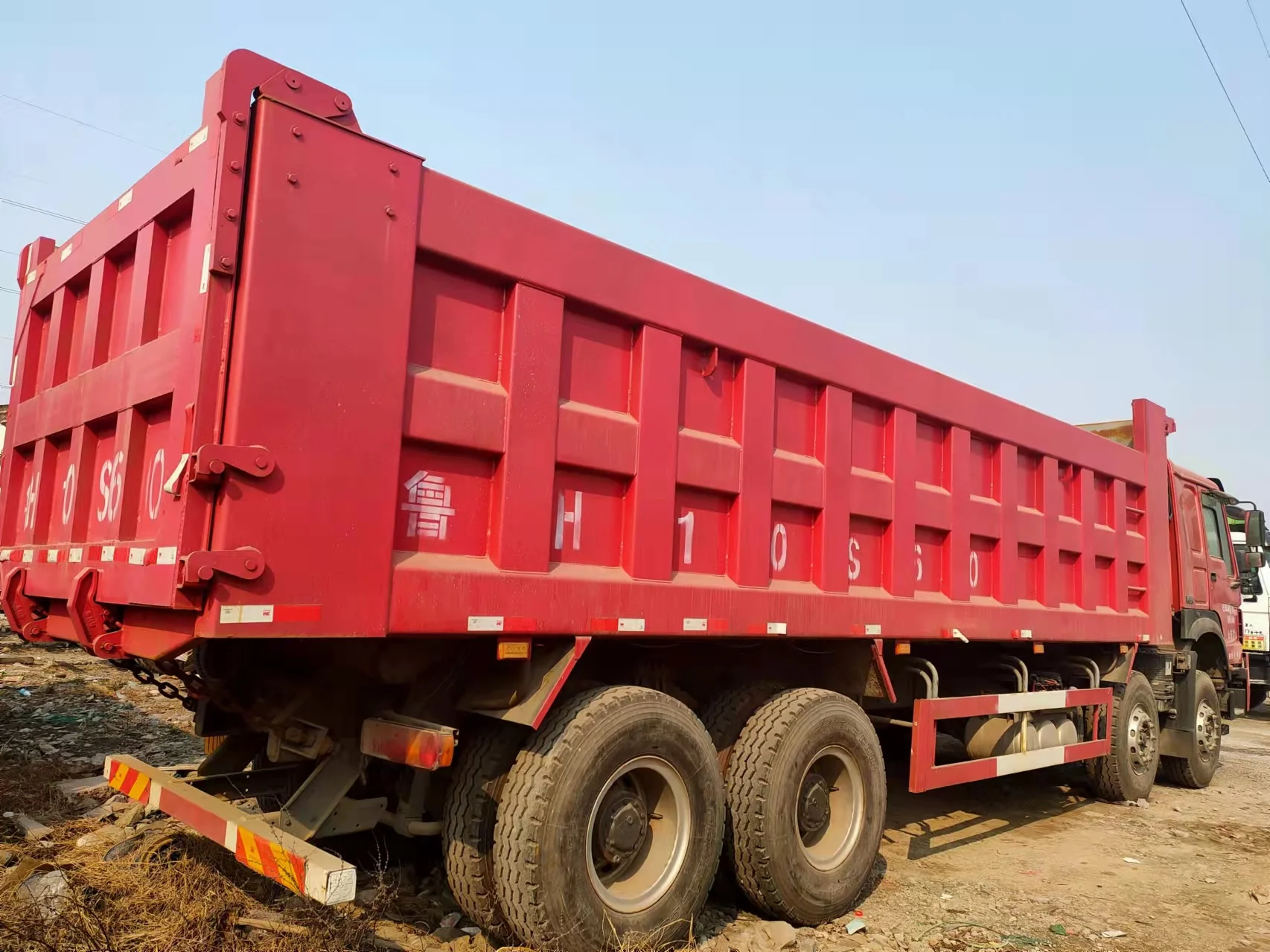 Подержанный самосвал HOWO 8x4 красный 12-колесный двигатель Sinotruk грузовой грузовик