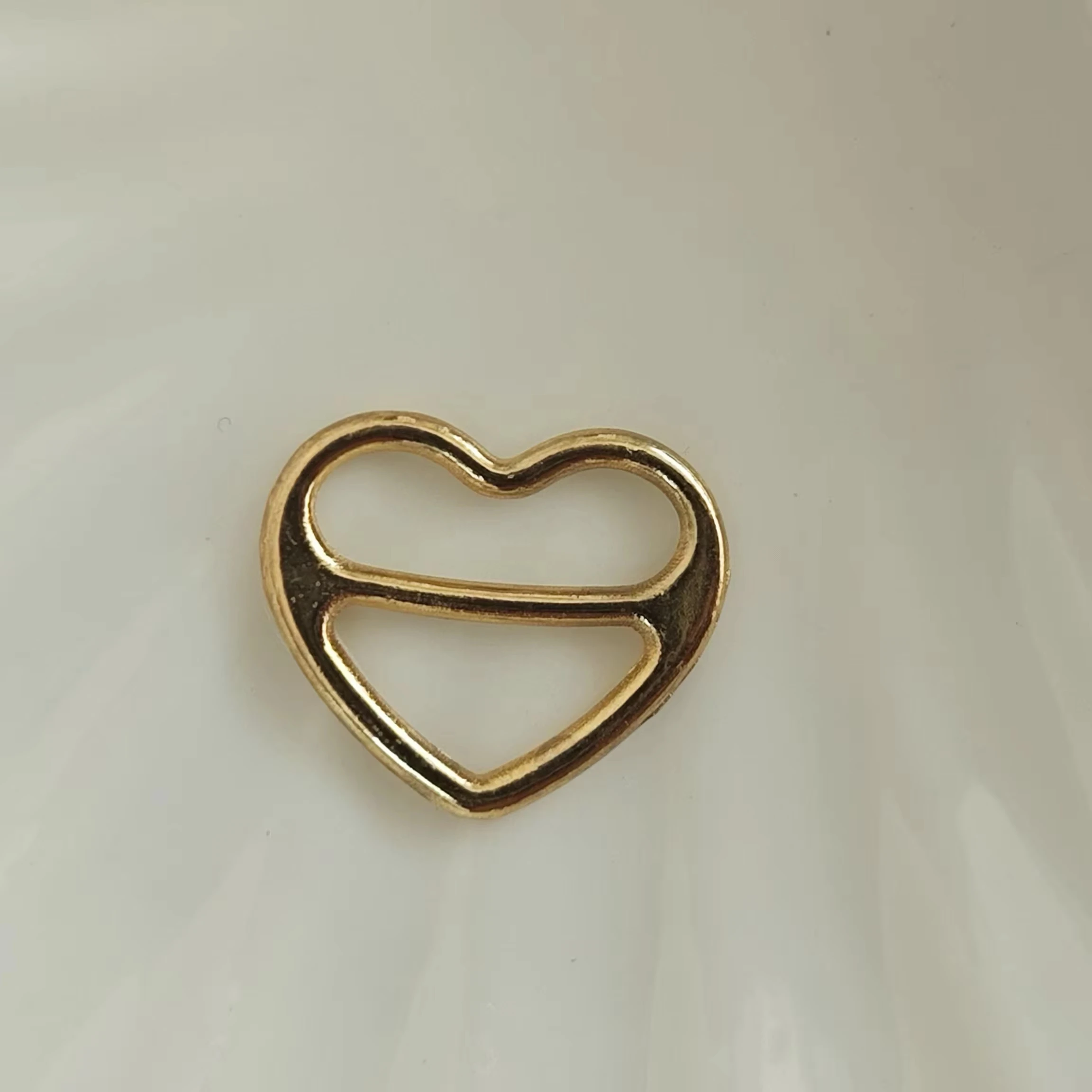 Wholesale zinc alloy swimsuits, underwear, dresses, heart-shaped design, sliding buckle decorative buckle