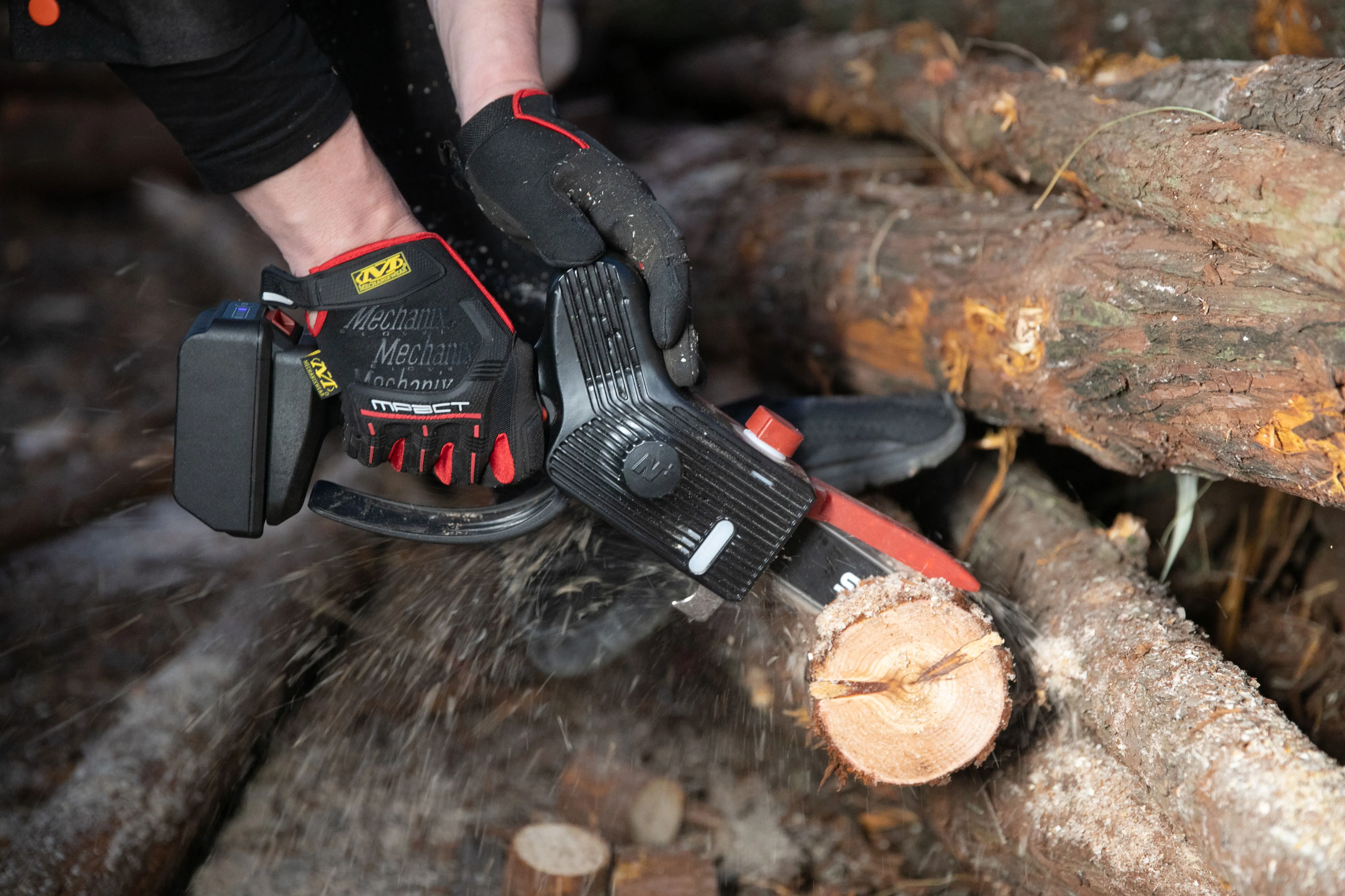 Lithium Battery electric chainsaw 2ah rechargeable battery new energy wood cutting machine