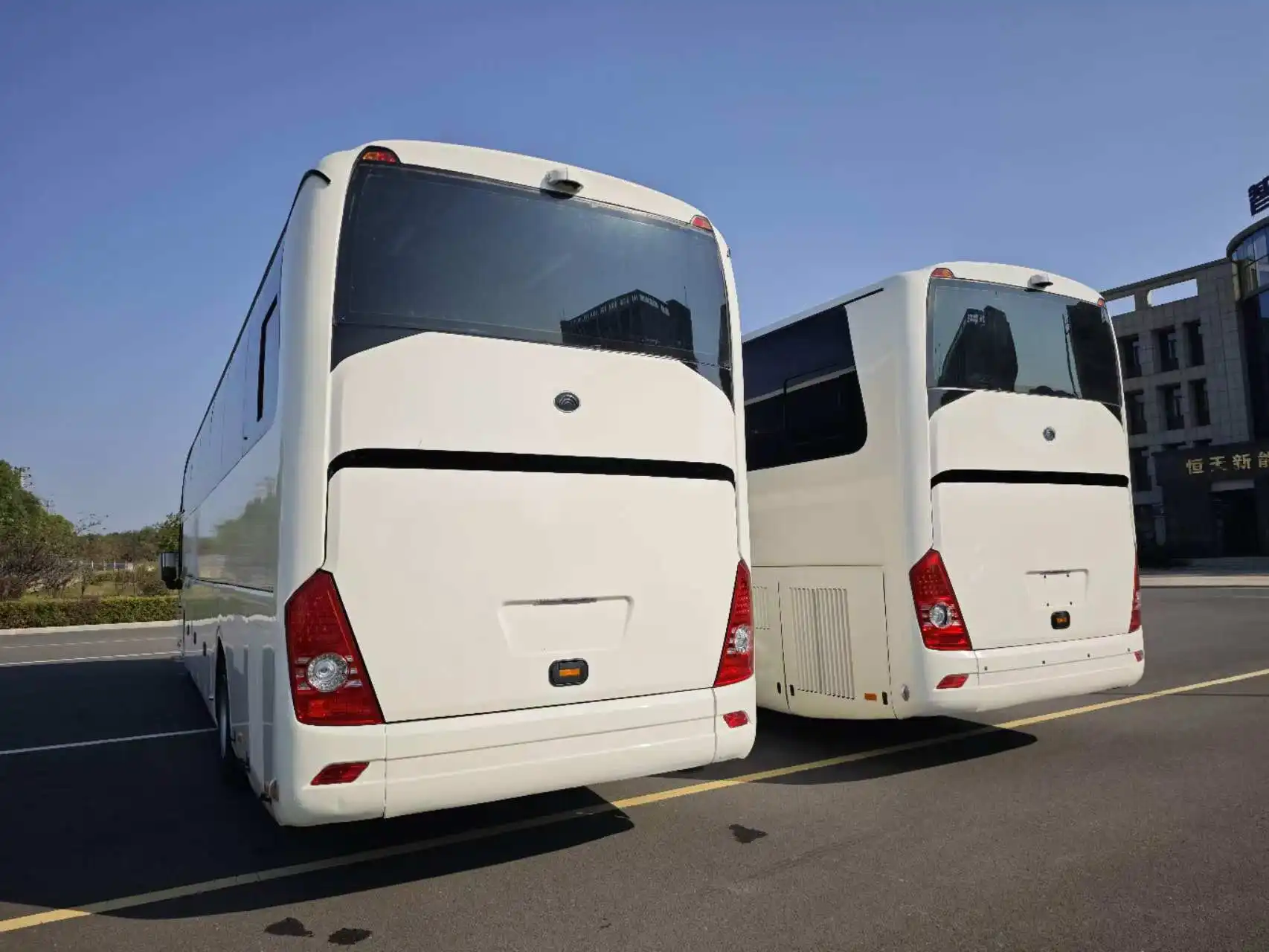 8m Coach Bus with 13-32 Seats Diesel EV Minibus for School and Company Transportation Manual Transmission LHD Steering