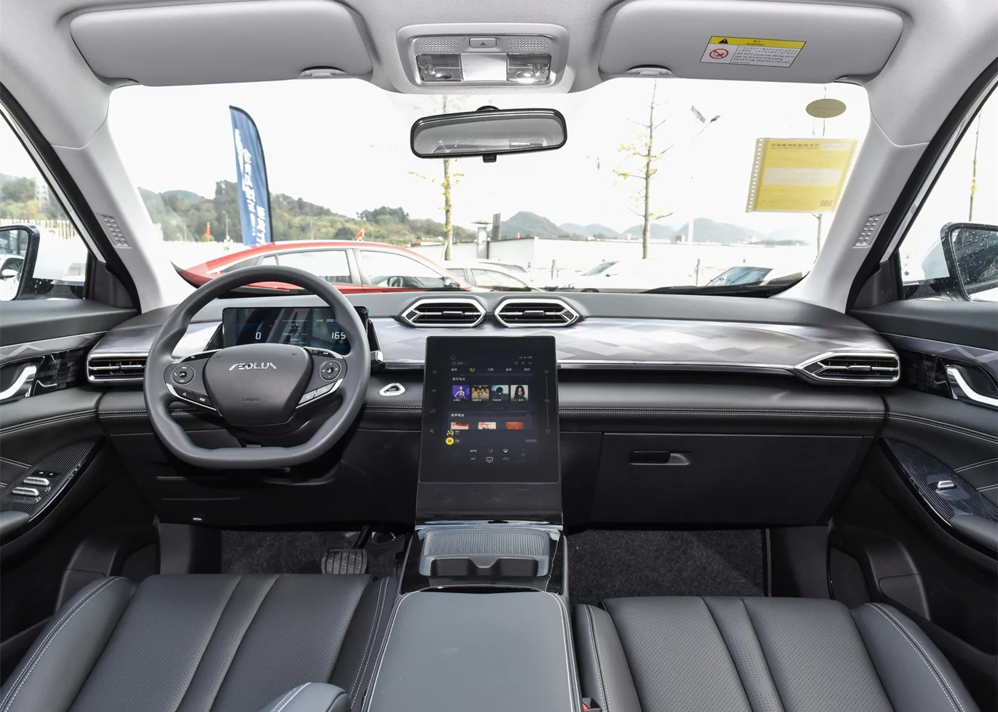 Китайский производитель Электромобиль Dongfeng Sky EV01 Pro оснащенный двухспиральным рулевым колесом с плоским дном