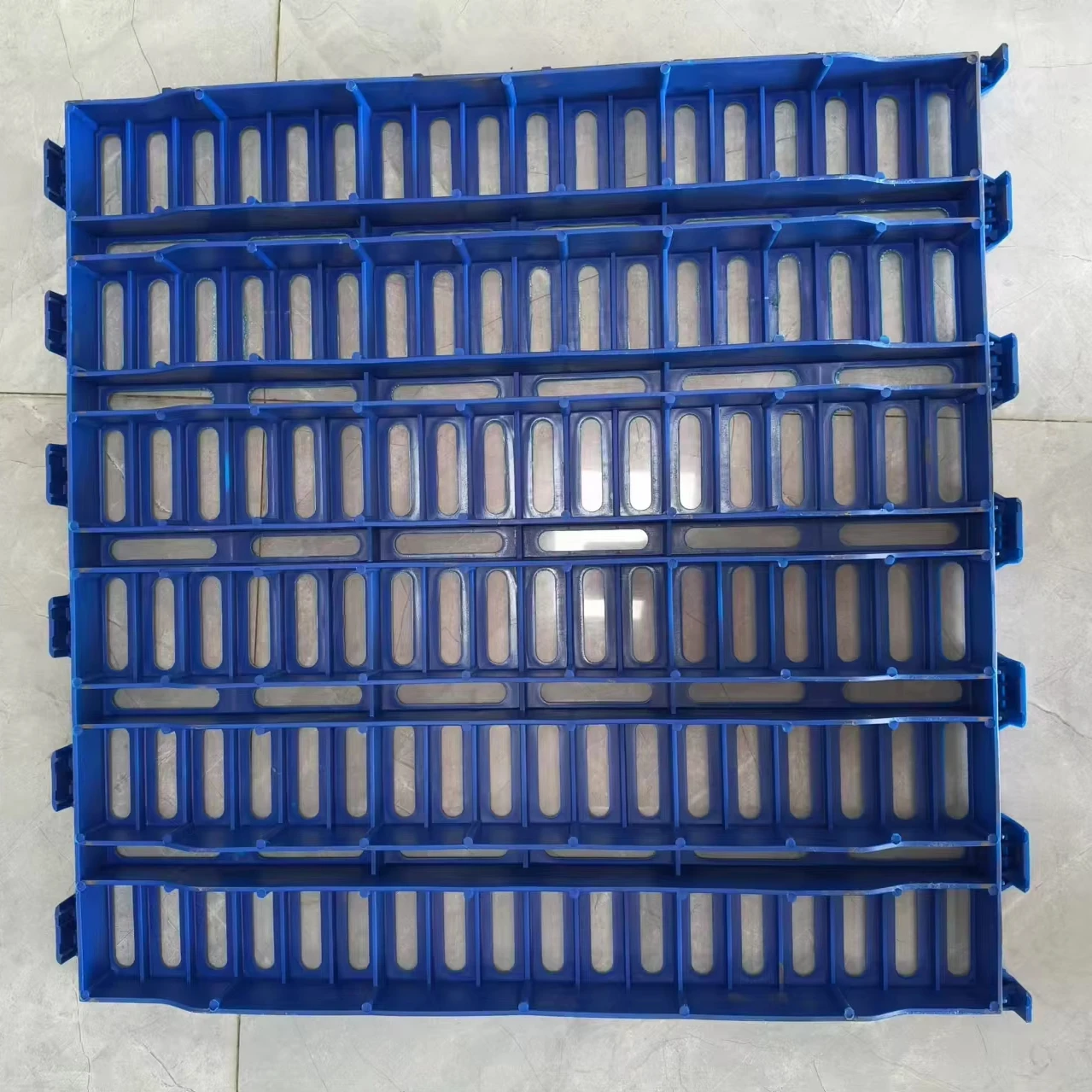 Discounted price for goat breeding farm livestock equipment 0.6m * 0.6m plastic manure leakage board