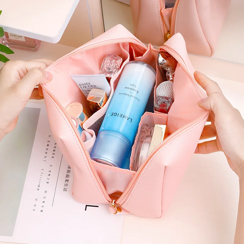 (Custom Logo) Pink Small Makeup Bag Water-Resistant Saffiano PU Vegan Leather Travel Cosmetic Pouch Bag for Women Girls