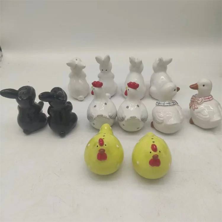 Ceramic 3D farm Animals shaped fancy salt and pepper jars set vintage cute salt and pepper shakers  for table