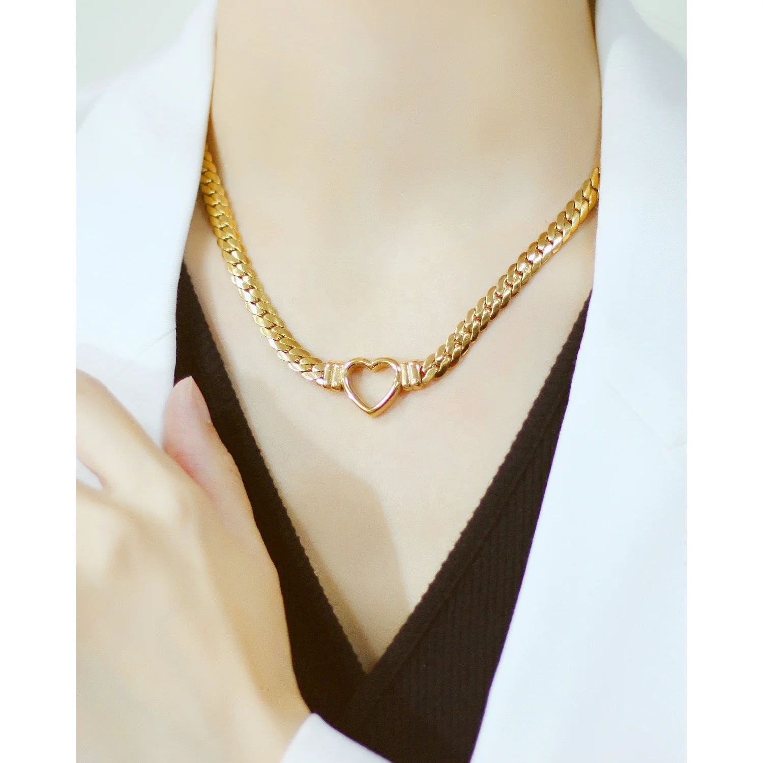 2023 New Trendy Stainless Steel Snake Bone Chain Silver Gold Plated with Heart Pendant Choker for Gift Featuring Pearl