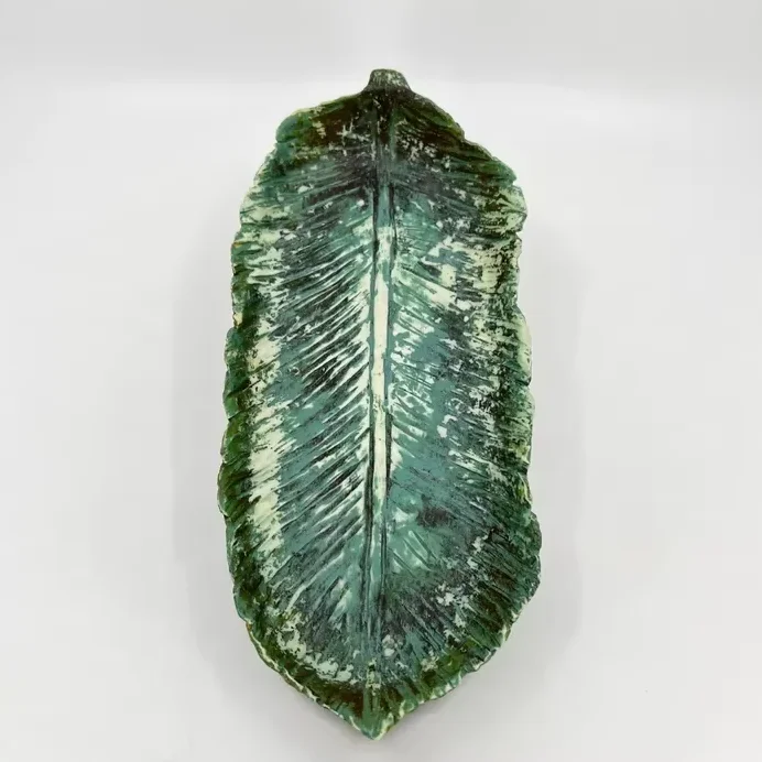 Customized Vintage Teal Green Resin Material Banana Leaf Ashtray Studio Art Ashtray Abstract Collectible Home Ornament Ashtray