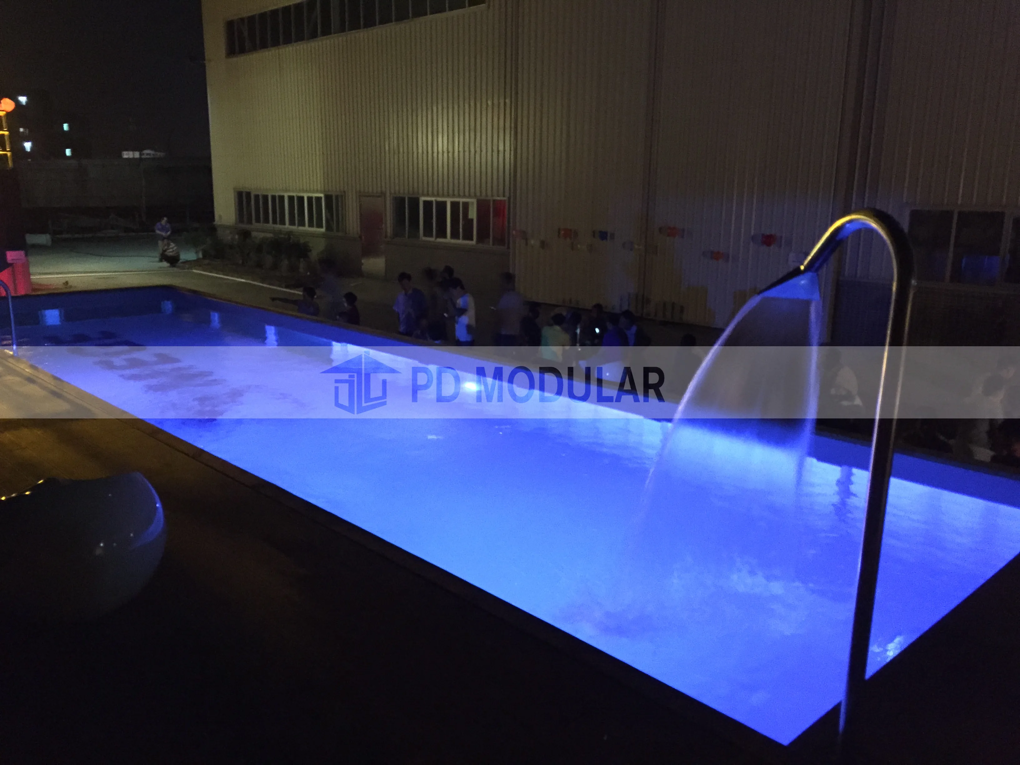 Insulated heating mobile container tempered massage hot tub outdoor spa pool for winter