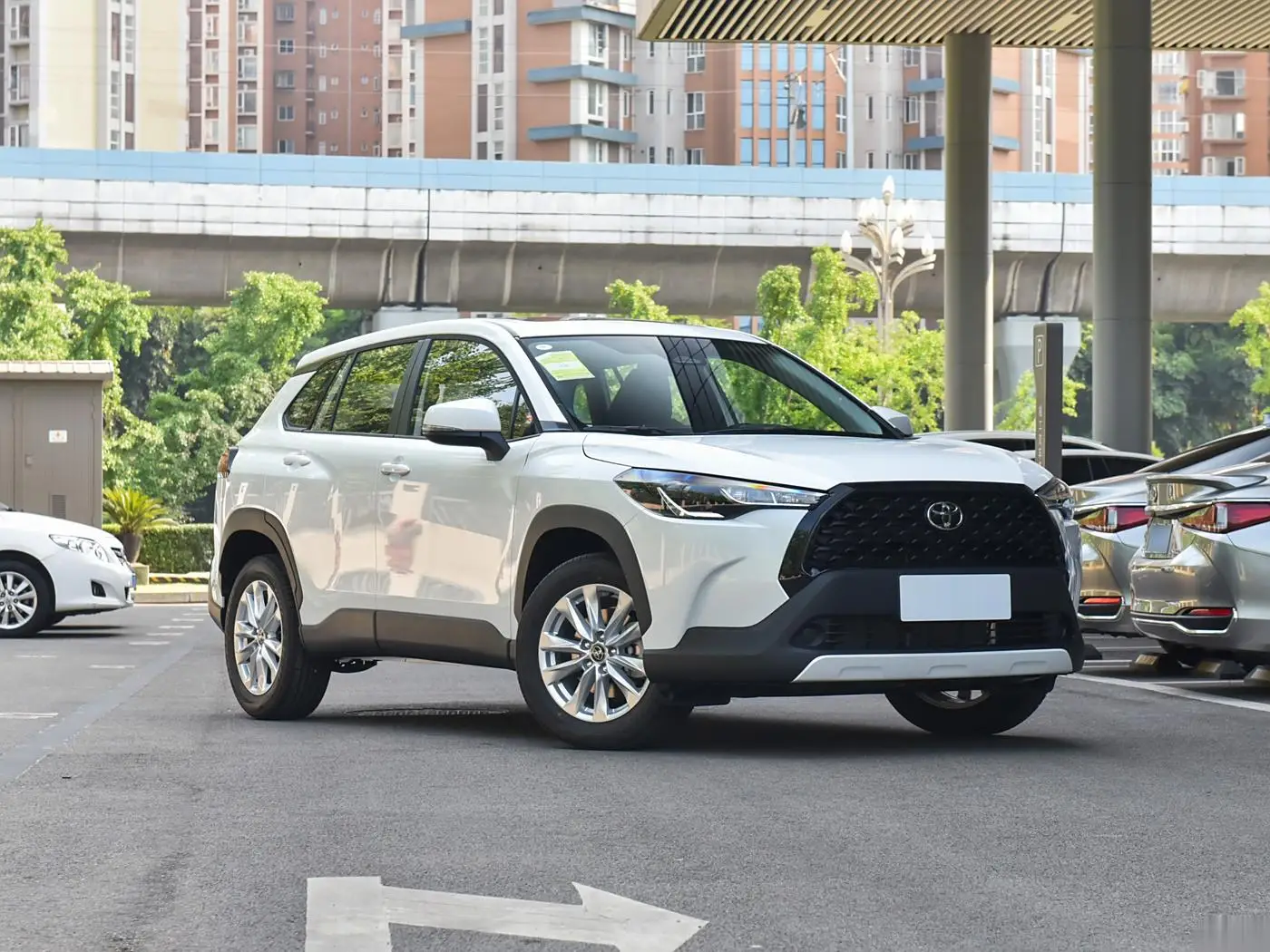 2024 светодиодная Автомобильная интерио Toyo-ta Corol-la Cross Китай недорогие бензиновые компактные внедорожники 2 0 л 5 сидения топливные автомобили марки Fwd