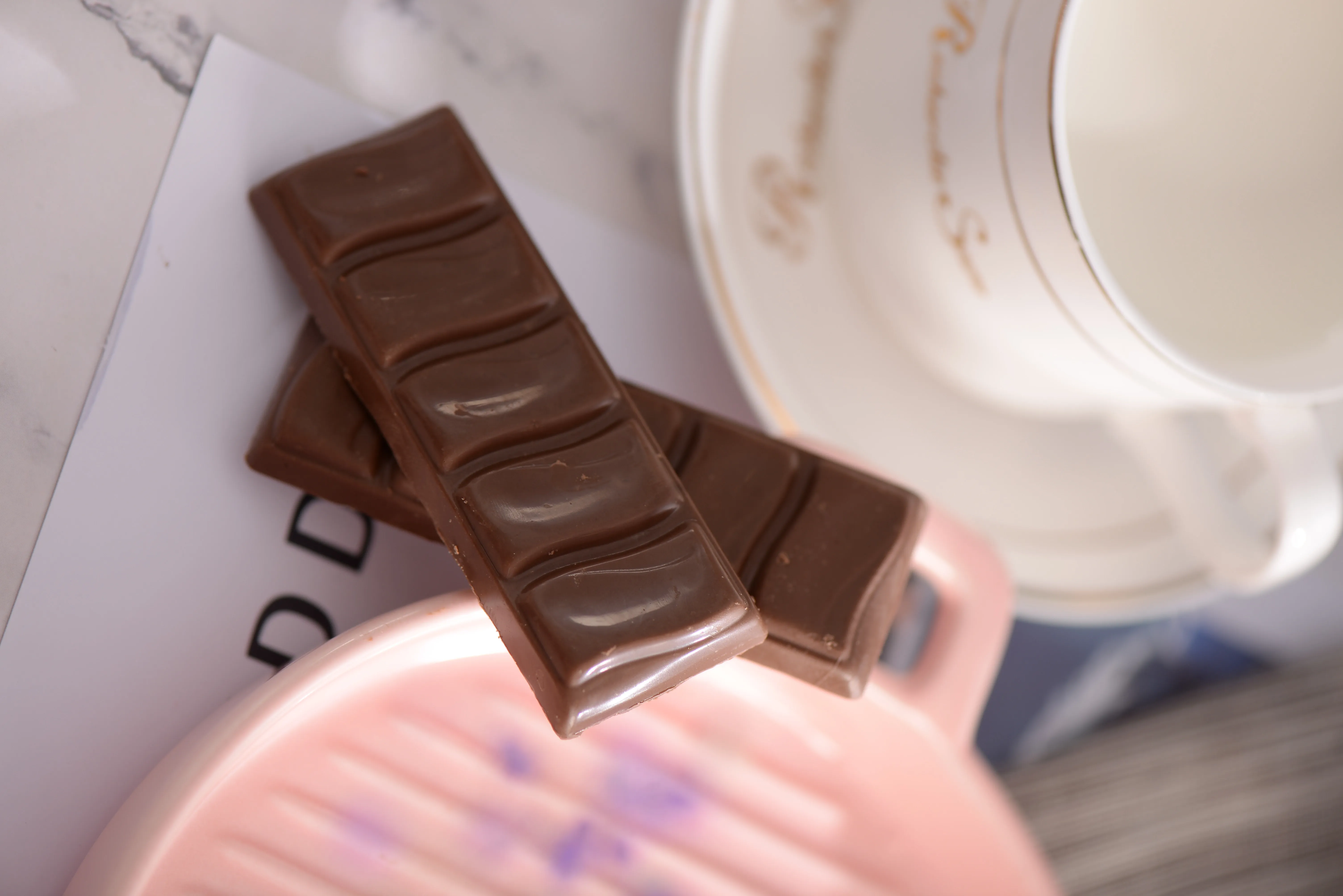 2023hot sales Manufacturer OEM   milk dark  Jumping  chocolate bar 18g