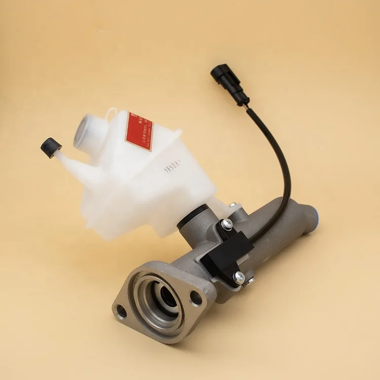 Hot sale GENLYON Truck Parts clutch master cylinder 5801475914 with oil can For GENLYON truck spare parts