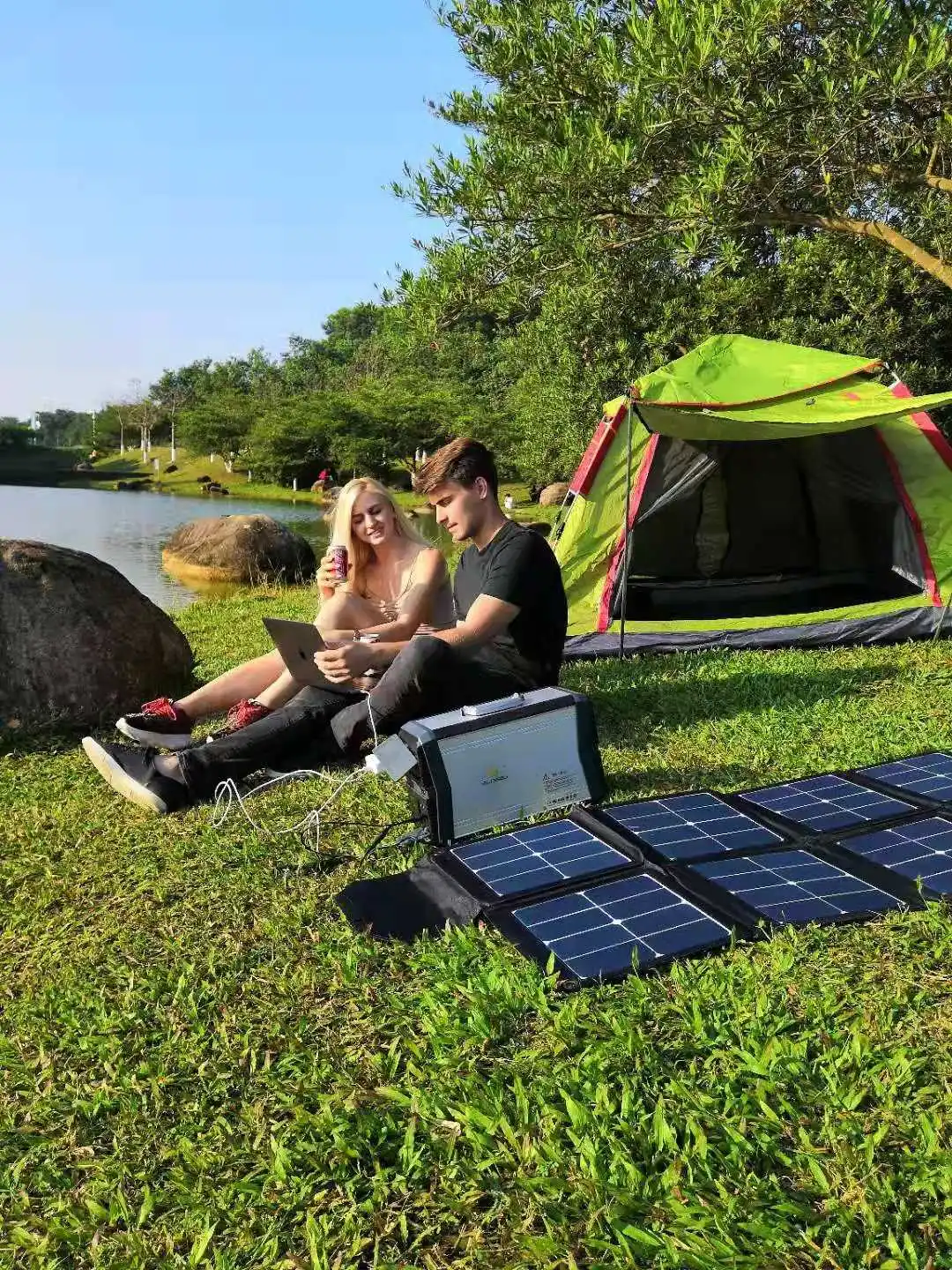 Works  Brilliantly  Camping Product  1000W Mini Sun Power Generator  273000mAh  Solar Cell Phone  and  Induction Cooker Charger