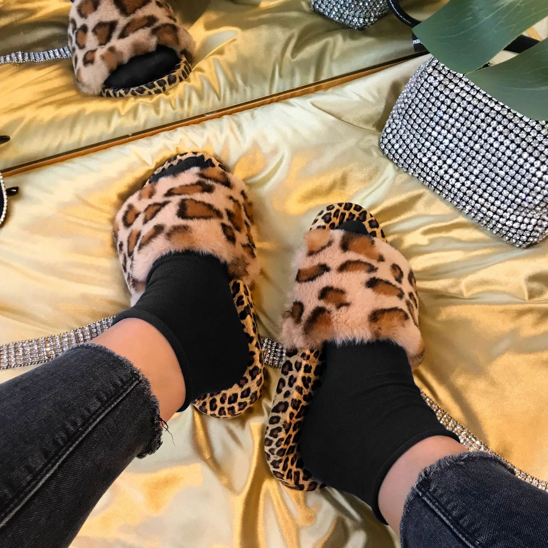 2021 designer new Leopard Warm Winter slides indoor outdoor plush fluffy fashion women fauxy fur slippers
