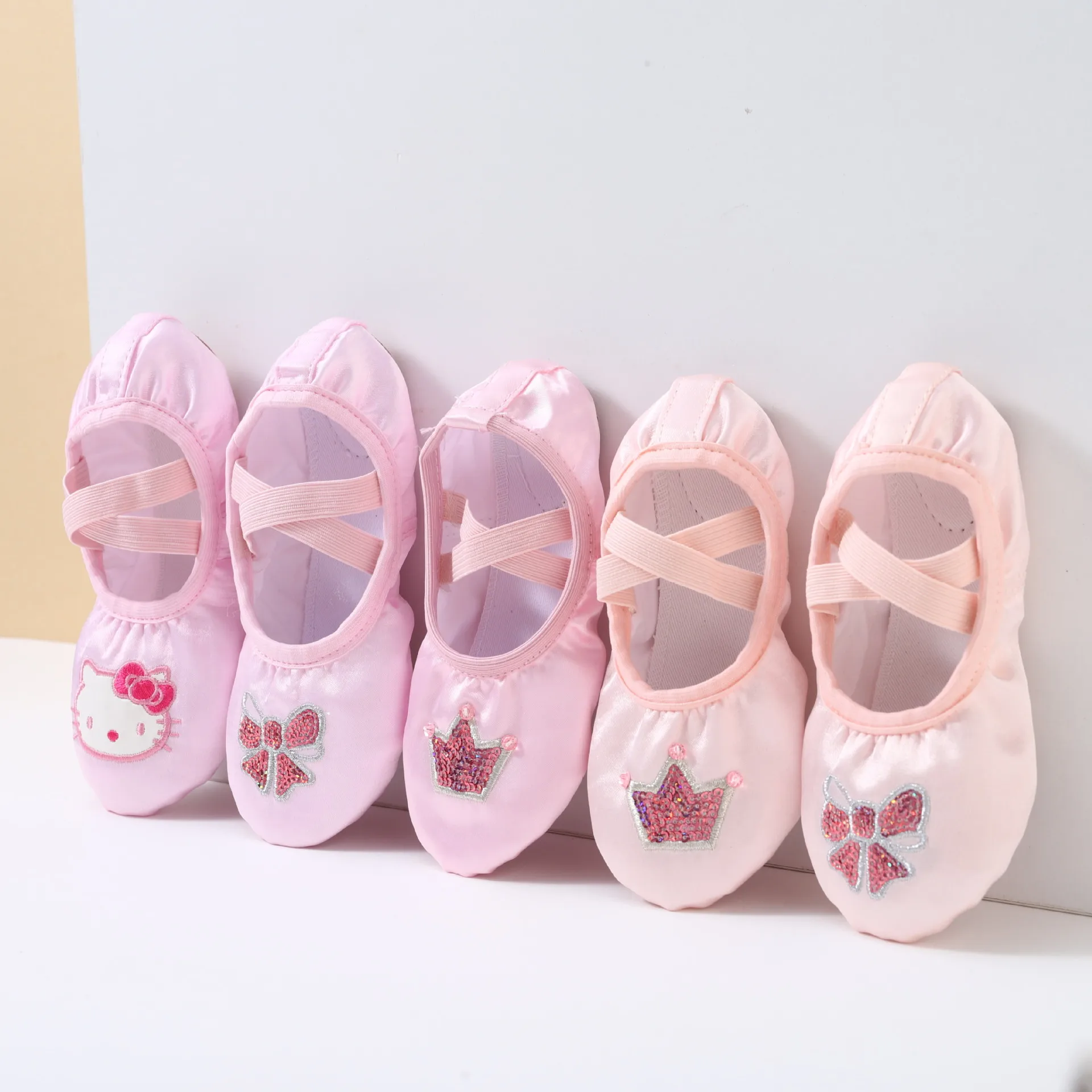 Silk Satin Kids Dance Shoes Flats with Embroidery pattern Ballet Shoes for Girls for Yoga Gymnastics Performance