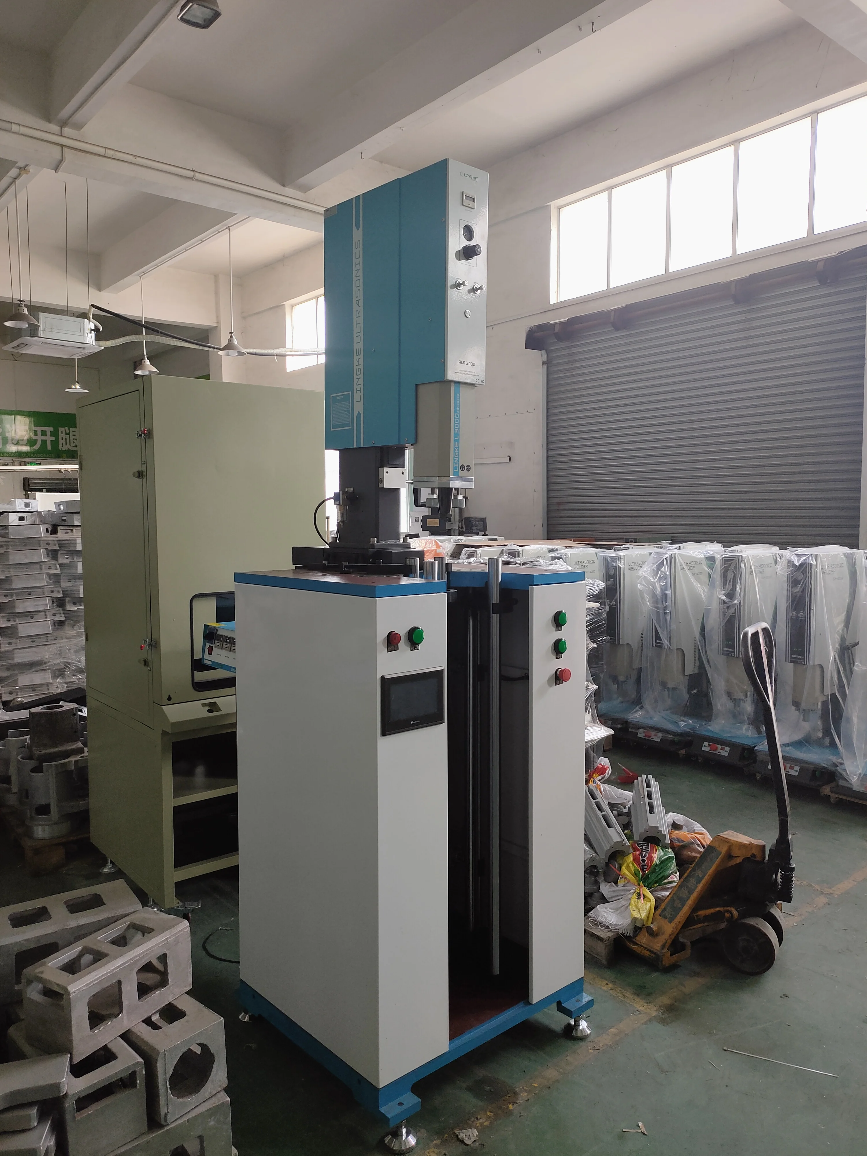 Ultrasonic Plastic Welding Machine for cross fan blower equipped
