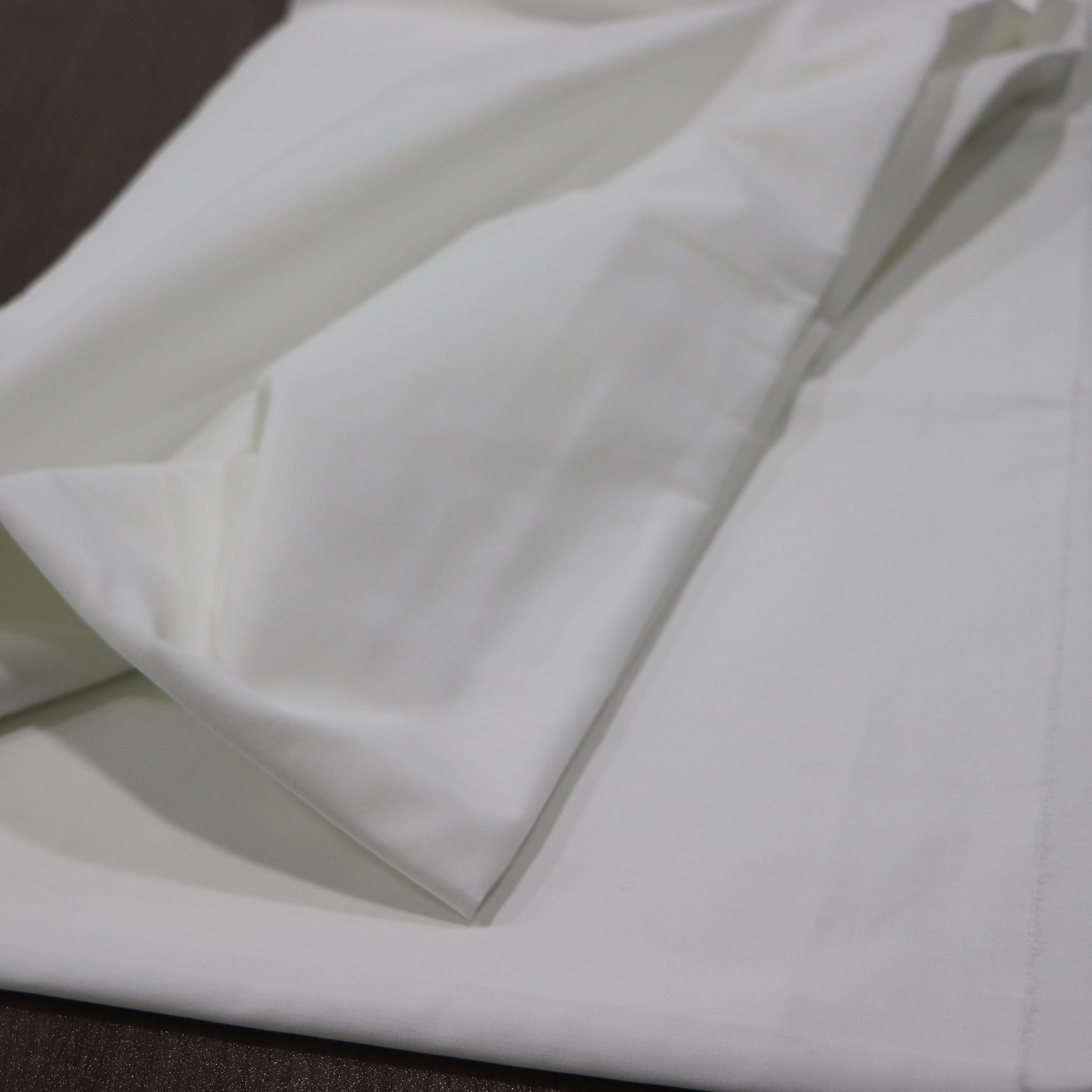 Полиэфирная хлопчатобумажная ткань t65/c35 45*45*110*76*94 tc, Неокрашенная ткань для домашнего текстиля