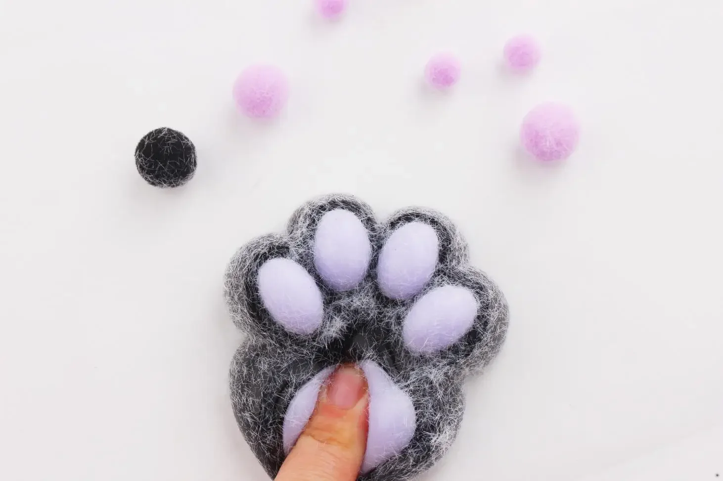 XTQ TPR Stress Relief Fidget Funny Squishy Toys Squeeze Pinching Kitten Paw Vent Toy