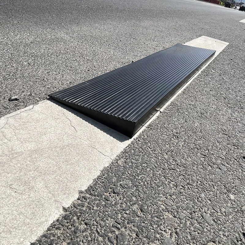 30mm China Manufacturer Multi-Purpose Durable Flexible Safety Rubber Car Kerp Ramps Black Road Ramp