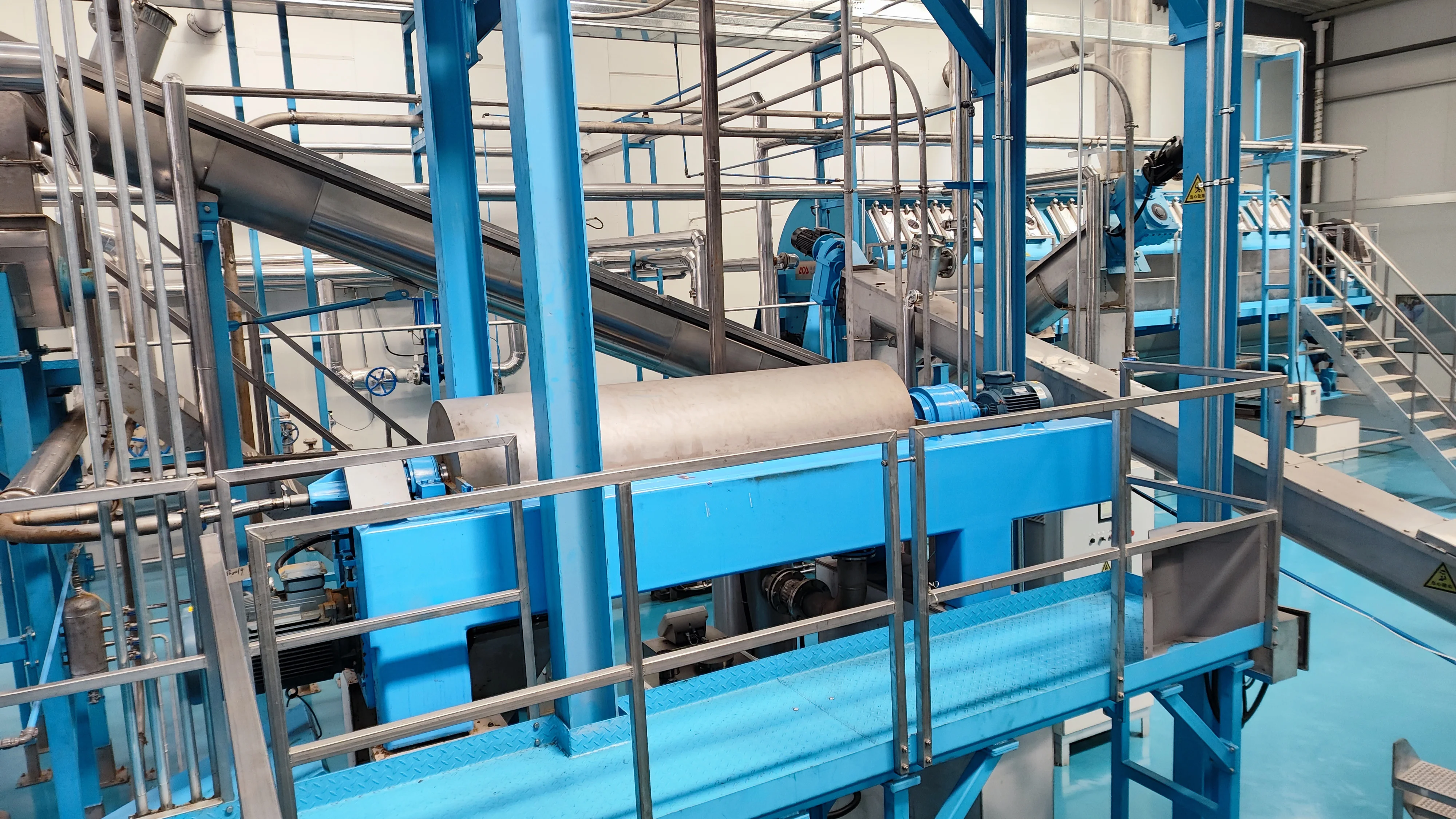 Animal offal, feathers, bones, horns, hooves, handling and processing lines.Meat and bone meal production line.rendering plant.