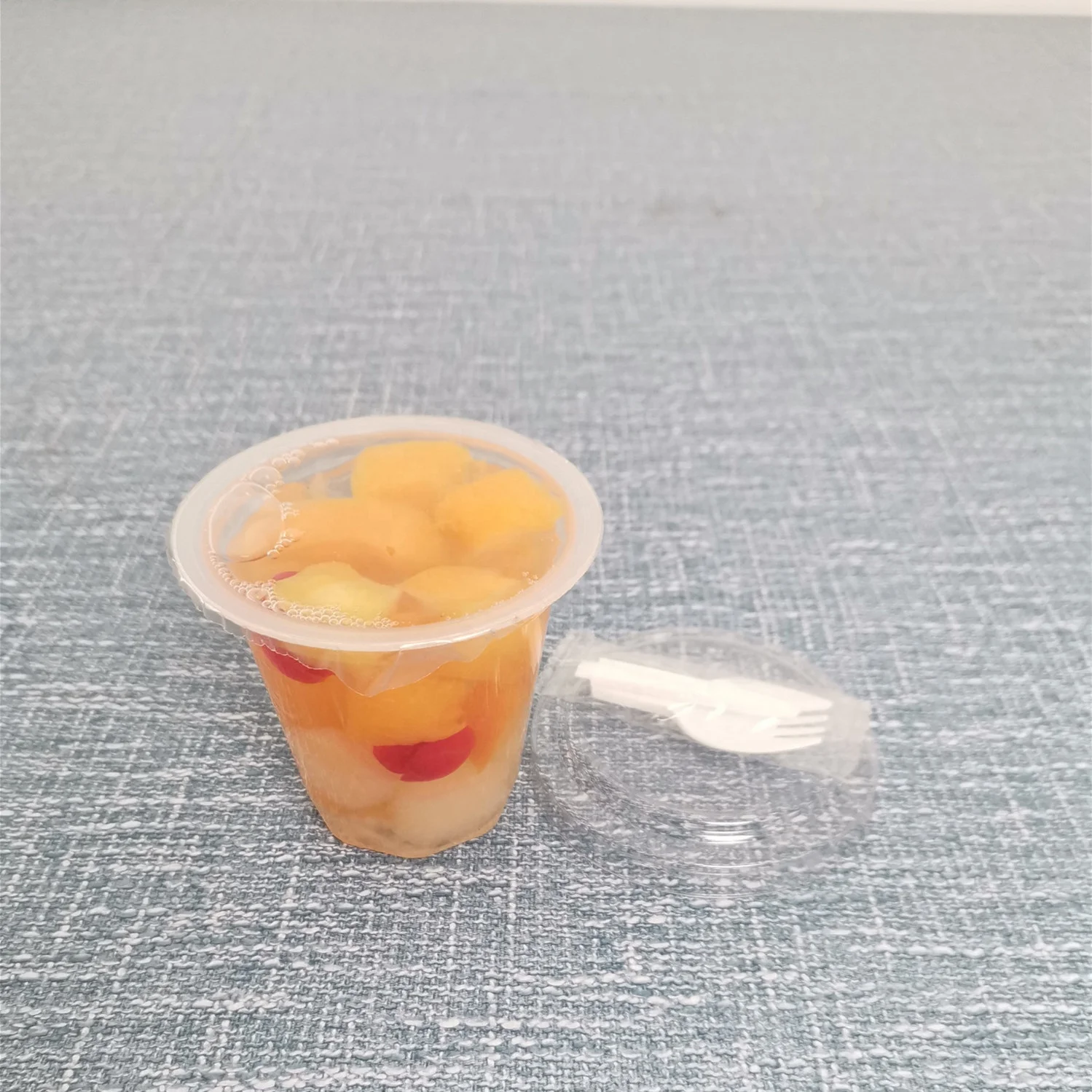 7oz/198g Canned Fruit Cocktail in Pear Juice Plastic Cup
