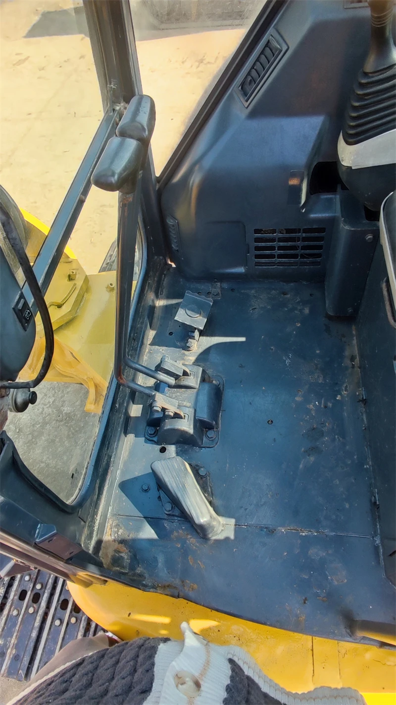 Used original Japan made Small Mini PC50 excavator 5 ton Japanese original Excavators for sale