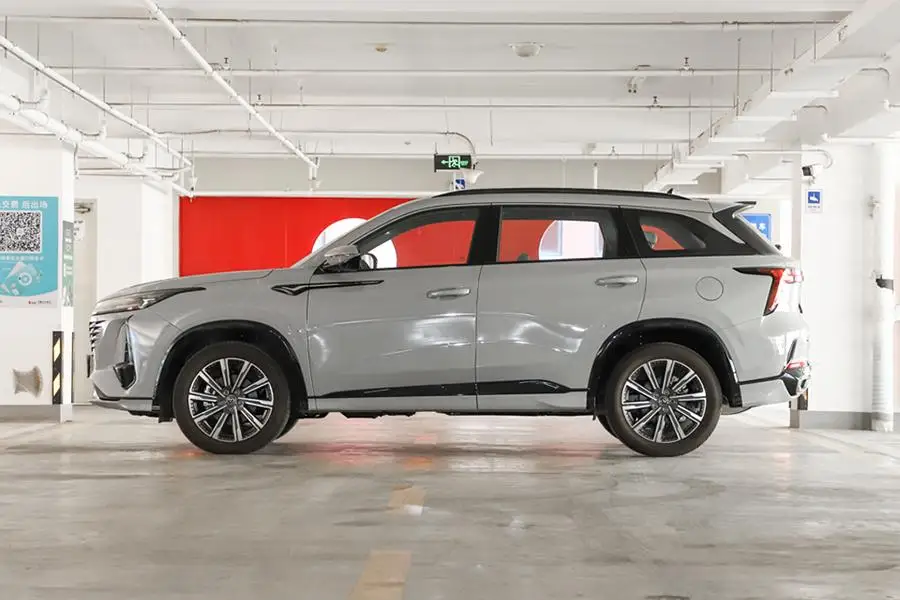 2024 Adults Gasoline Automobiles 2.0T Changan CS75 PLUS 5 Doors 5 Seats SUV Front-Drive Used Petrol Cars For Sale