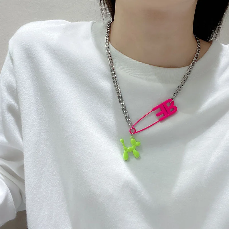 Exquisite European and American hip hop European and American style chain creative pin fashion trend net red necklace Ye couple