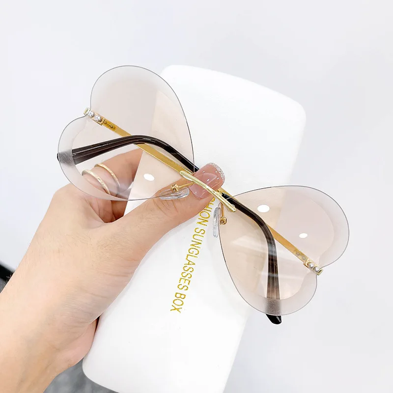 New Fashion Rimless Love Heart Party Glasses With Butterfly Decorated Sunglasses For Adults