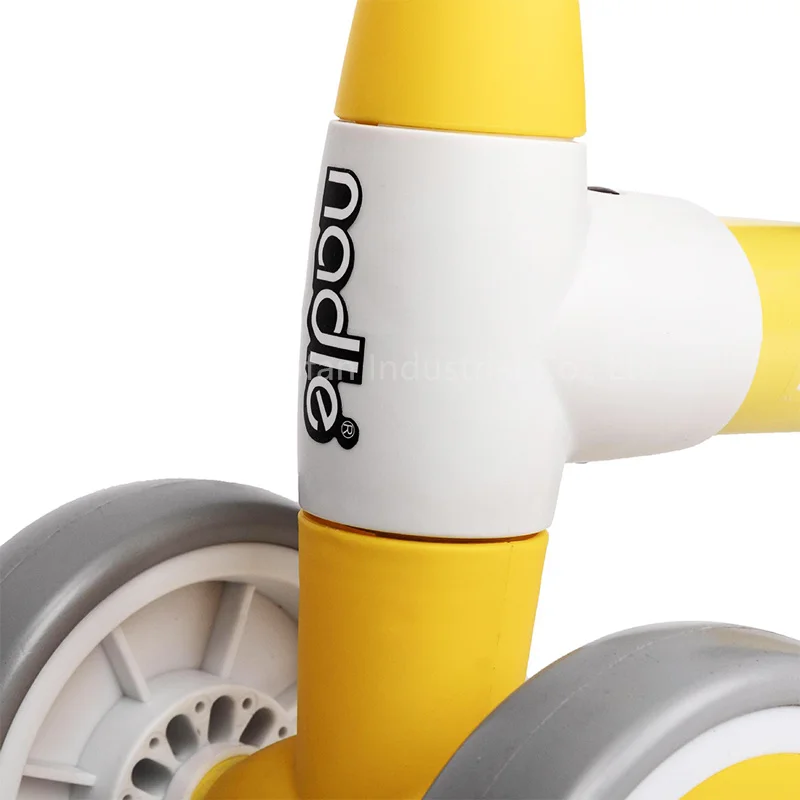 Mini balance baby kids walking bike no pedal sliding 4 wheel balance bike carbon steel ride on car outdoor sport toys for kid