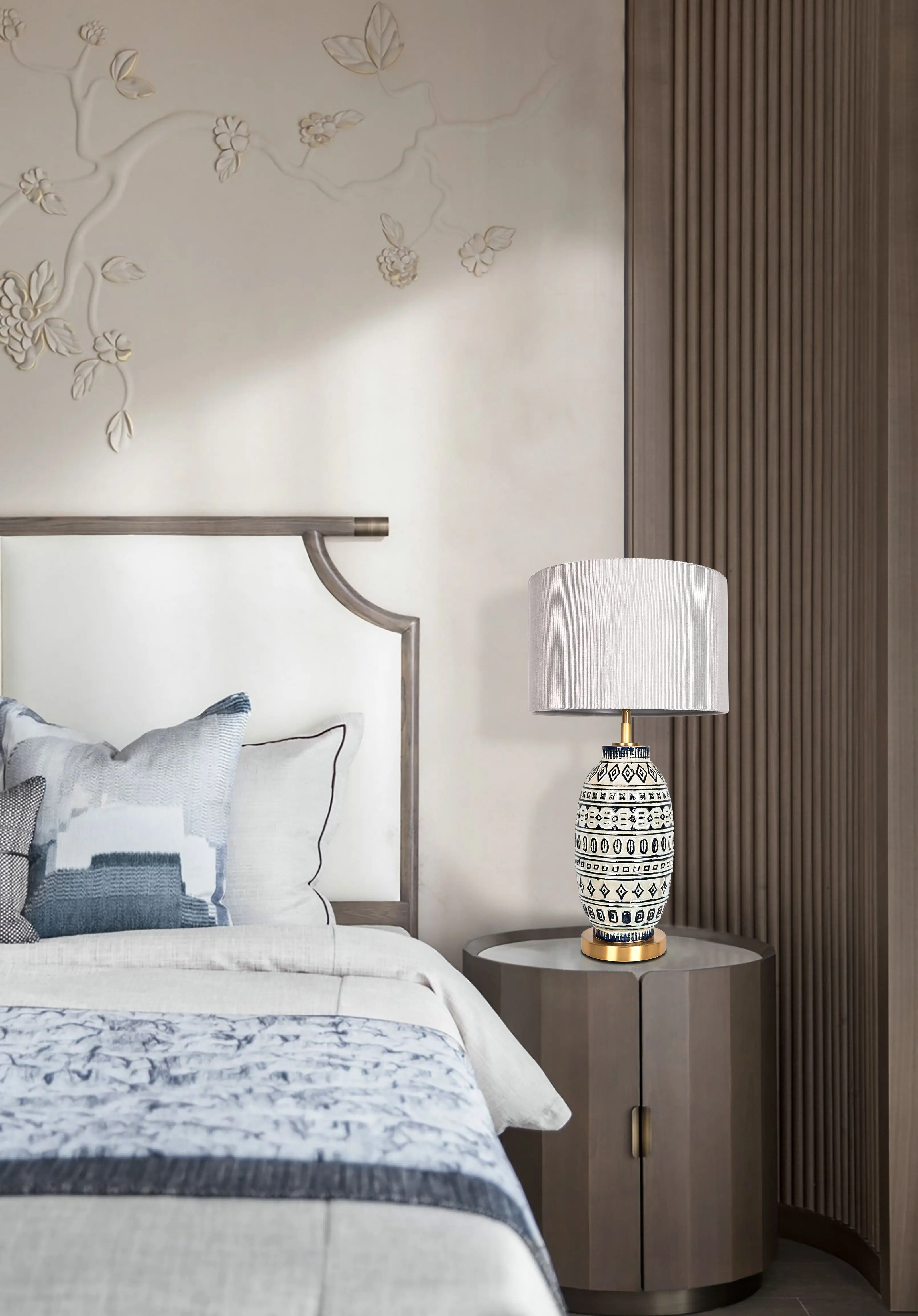 Wabi-sabi Porcelain Ware Pottery Moulded Peacock Blue Relief Retro Table Lamp For Living Room Decorative