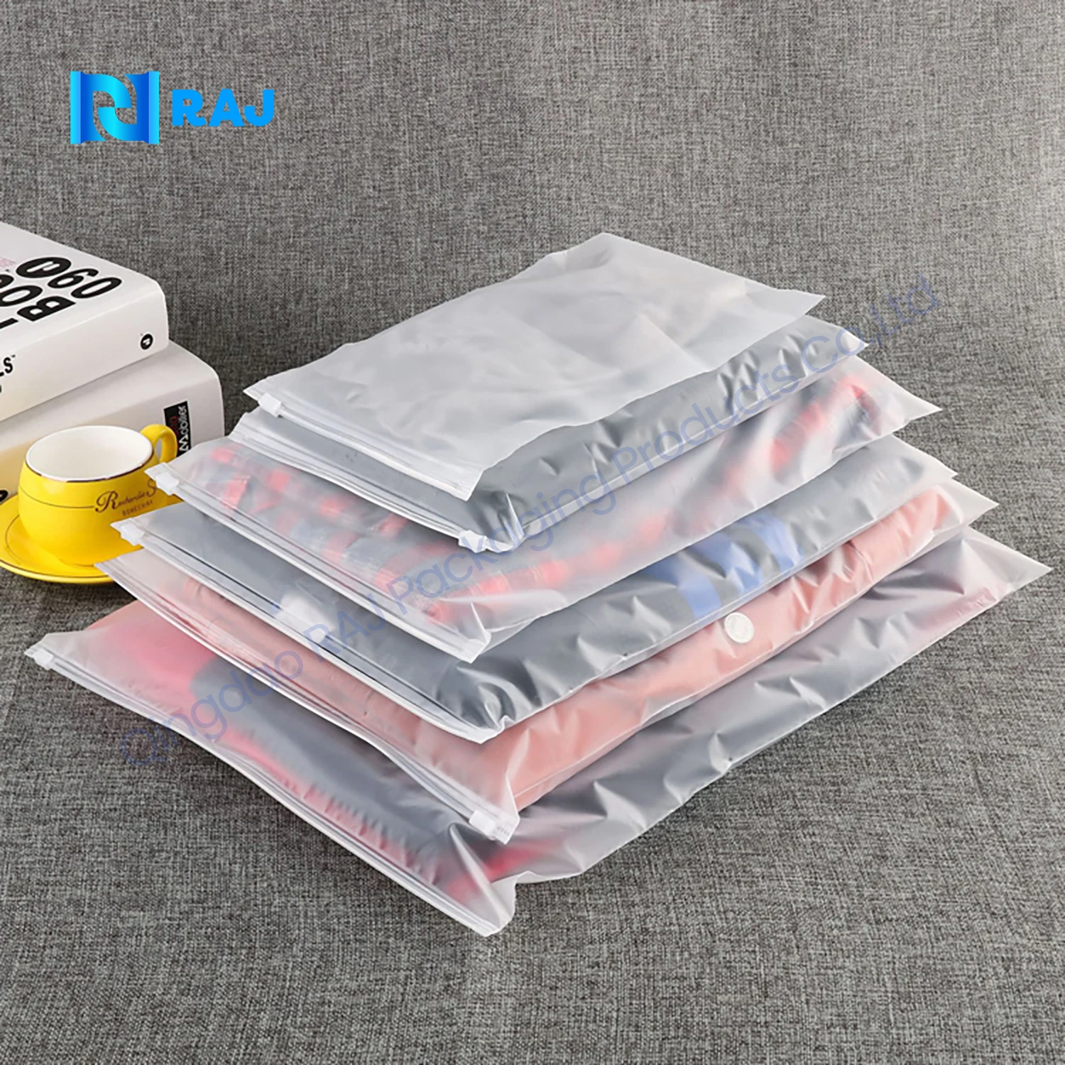 Custom Printing Plastic Poly Zip Lock Packaging Bags for Clothes Zipper Bags with Logo Luxury Clothing Bags Transparent PE