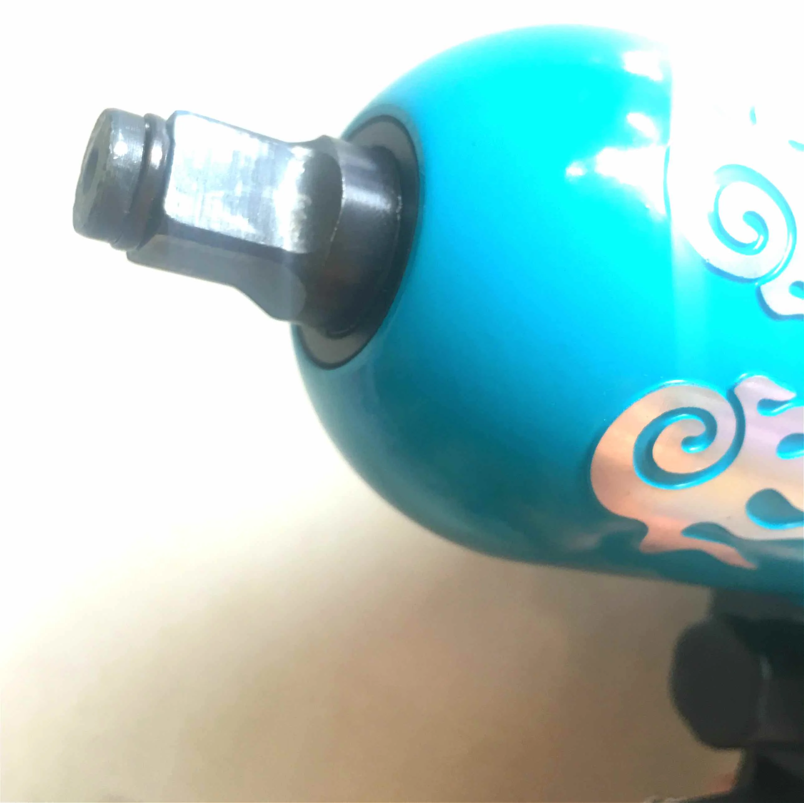 
TY53702 Pneumatic impact gun 700 ft.lbs 1/2 in. Drive Very easy to use, has a lot of power 